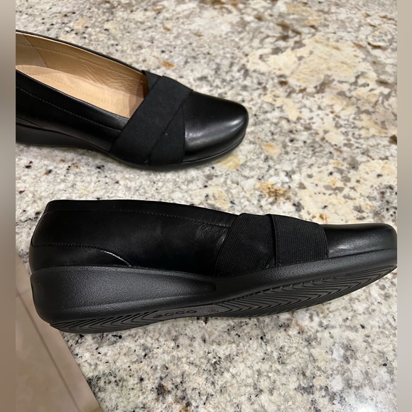 ECCO black leather slip on shoe - Picture 7 of 7